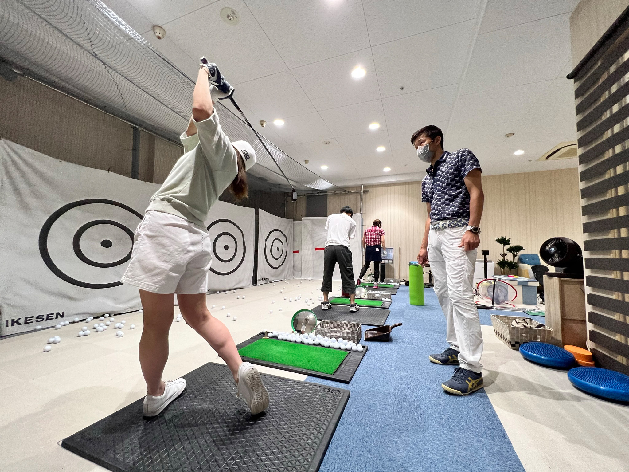 気兼ねなくスイングできる環境だから安心してレッスンの臨めます。